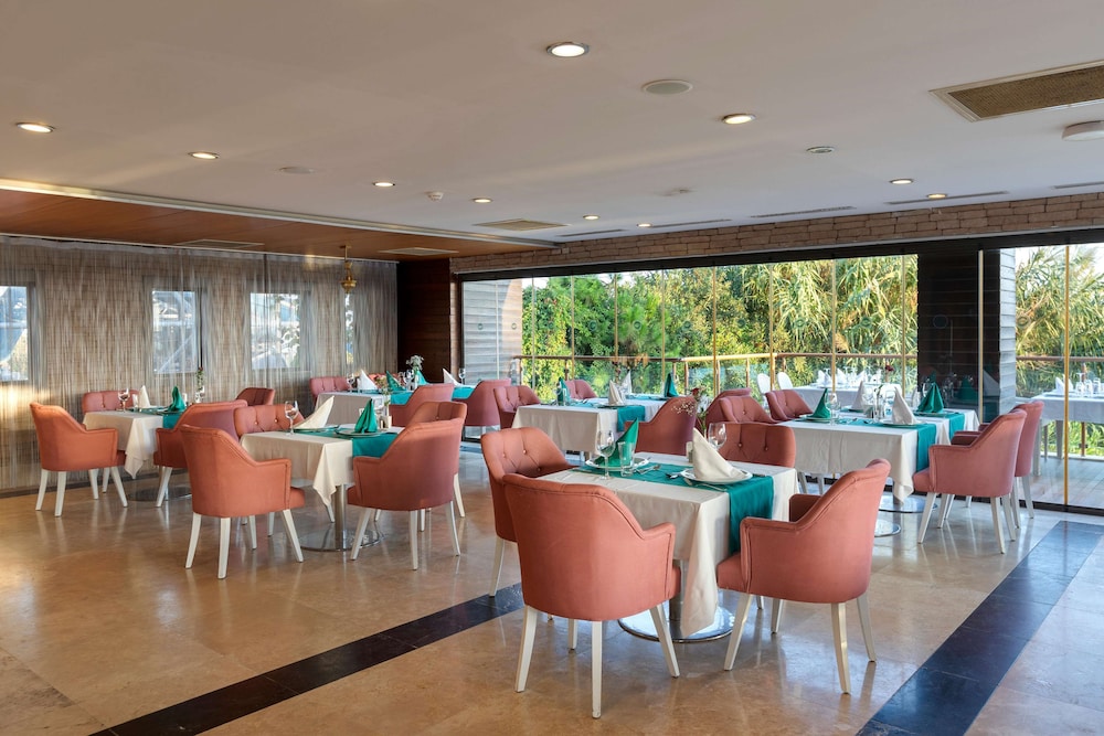 Sherwood Dreams Resort — Restaurant & bars in Belek