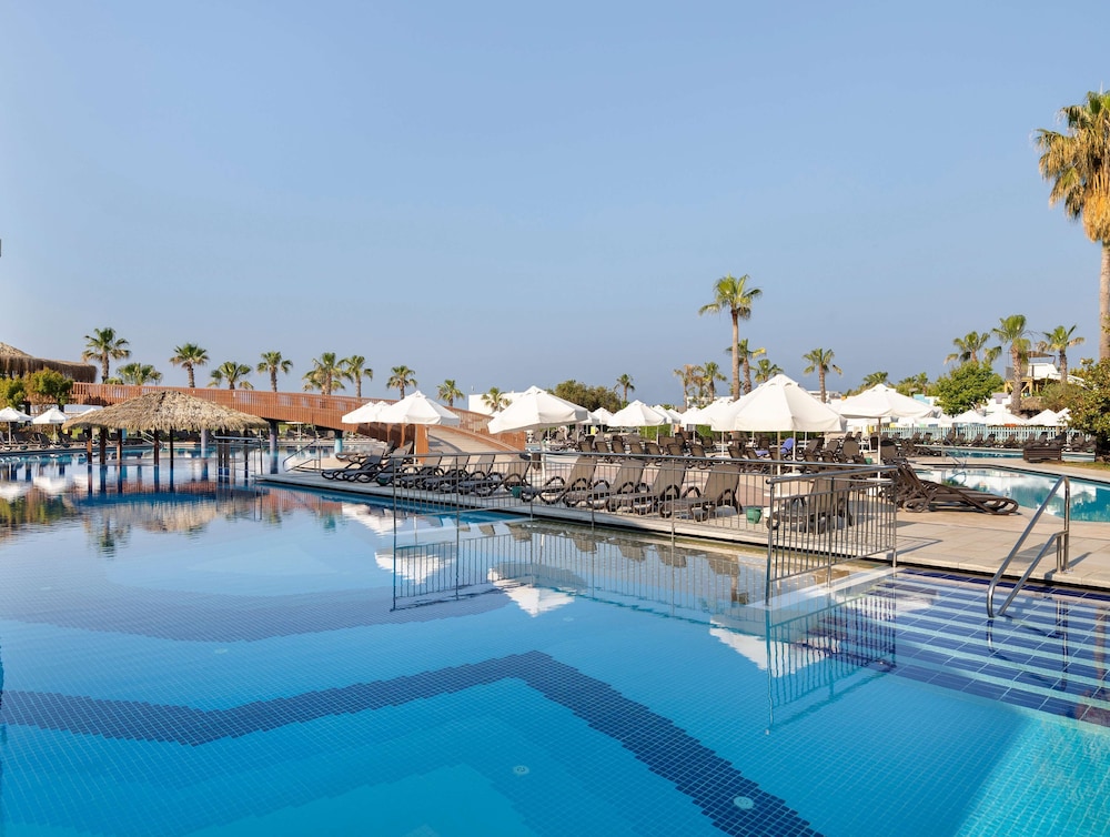 Sherwood Dreams Resort — Swimming pool in Belek