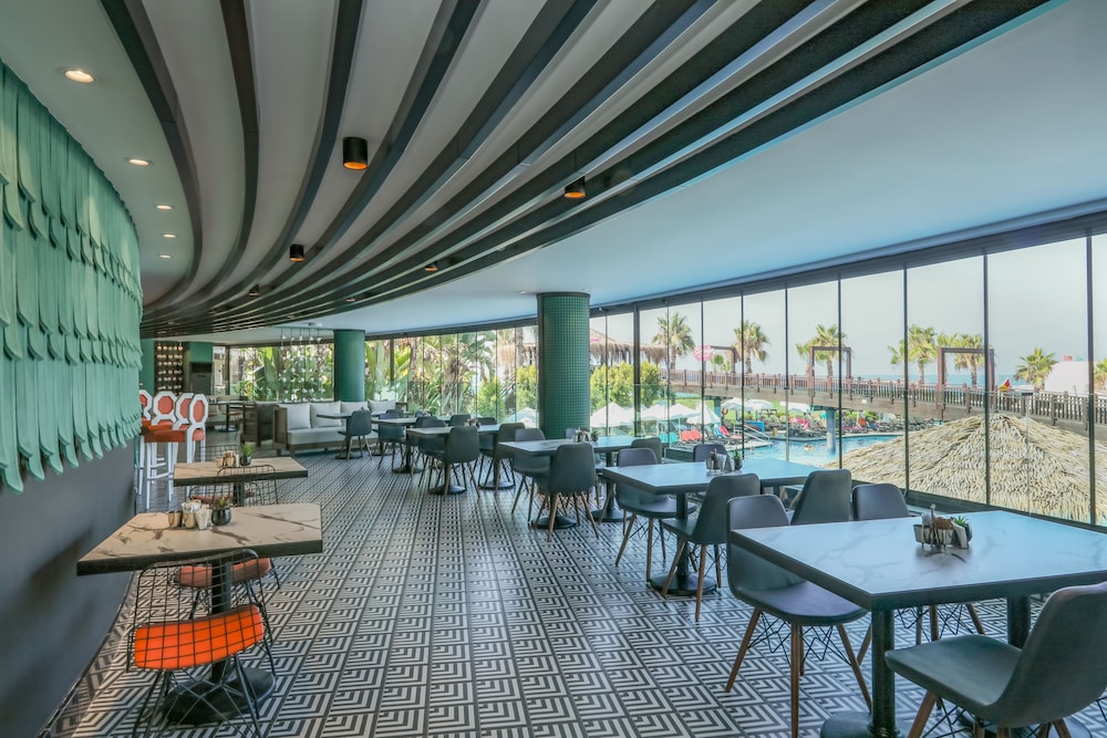 Sherwood Dreams Resort — Restaurant & bars in Belek
