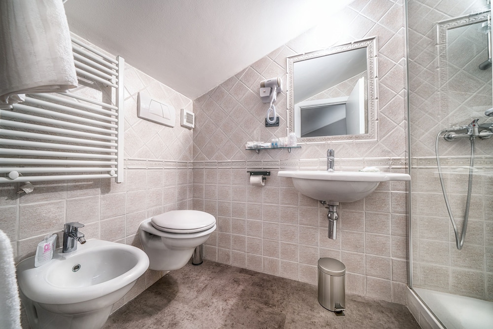 Hotel Varese Roma — Hotel rooms in Rome, Lazio