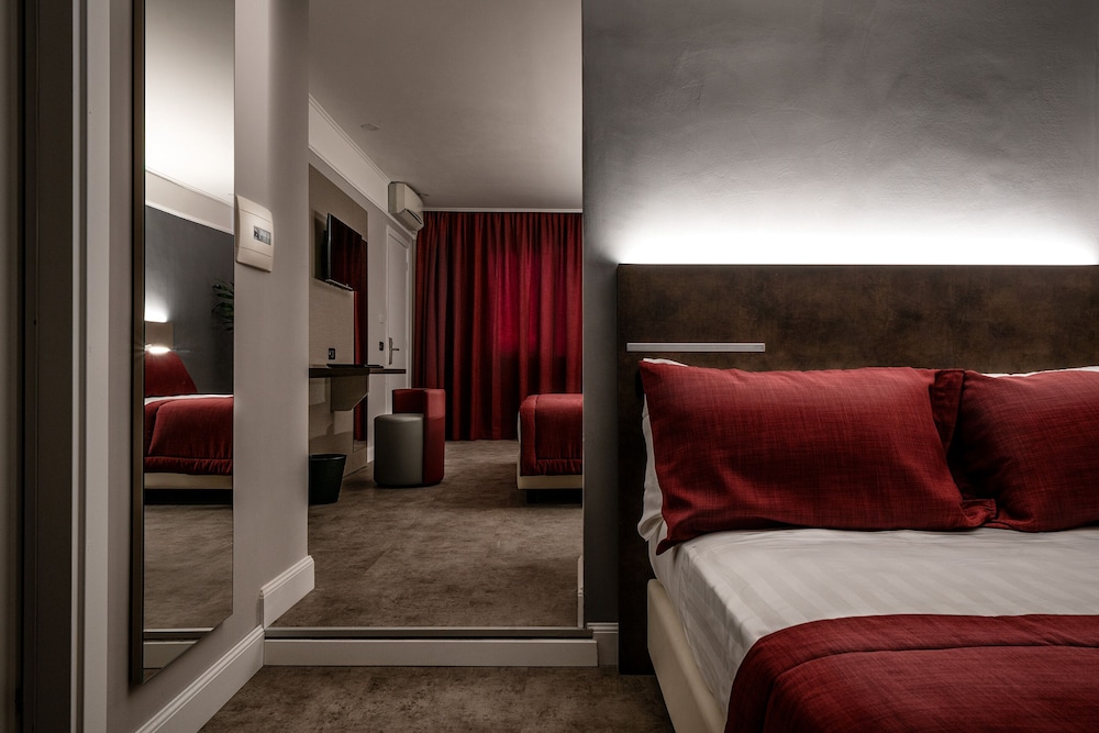Hotel Varese Roma — Hotel rooms in Rome, Lazio