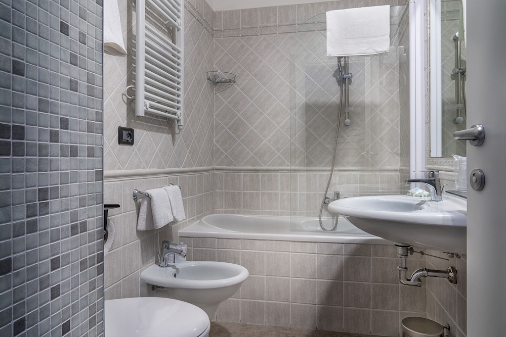 Hotel Varese Roma — Hotel rooms in Rome, Lazio