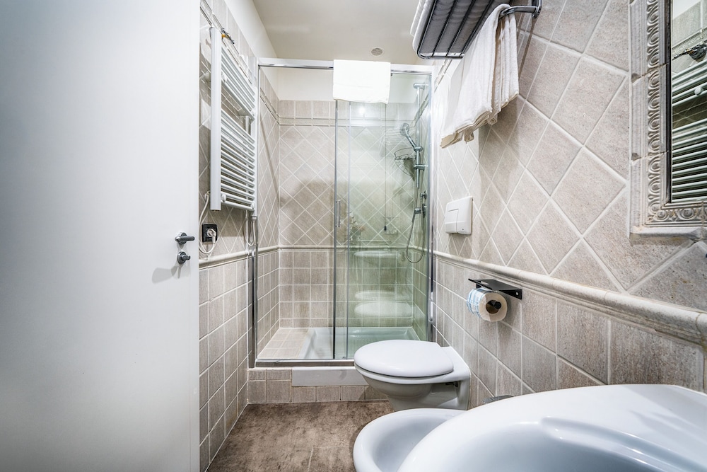 Hotel Varese Roma — Hotel rooms in Rome, Lazio