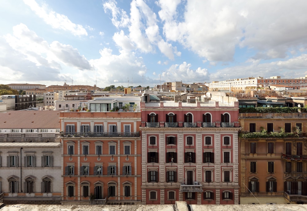 Exe International Palace — Hotel building in Rome, Lazio