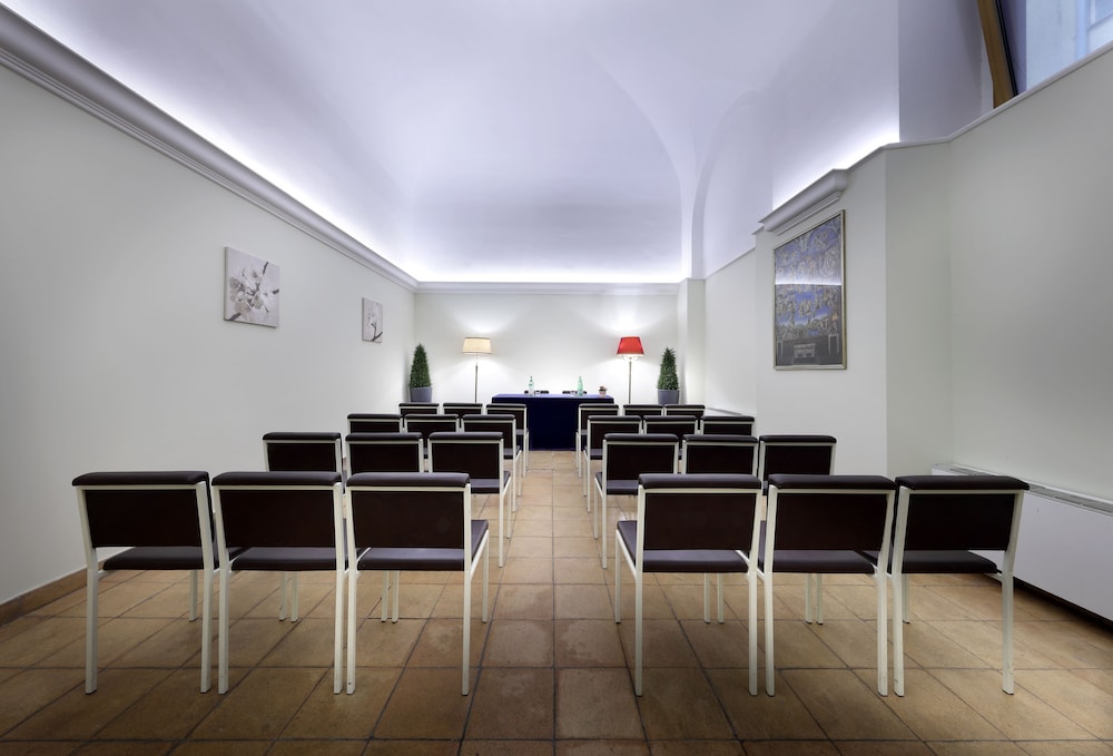 Exe International Palace — Hotel building in Rome, Lazio