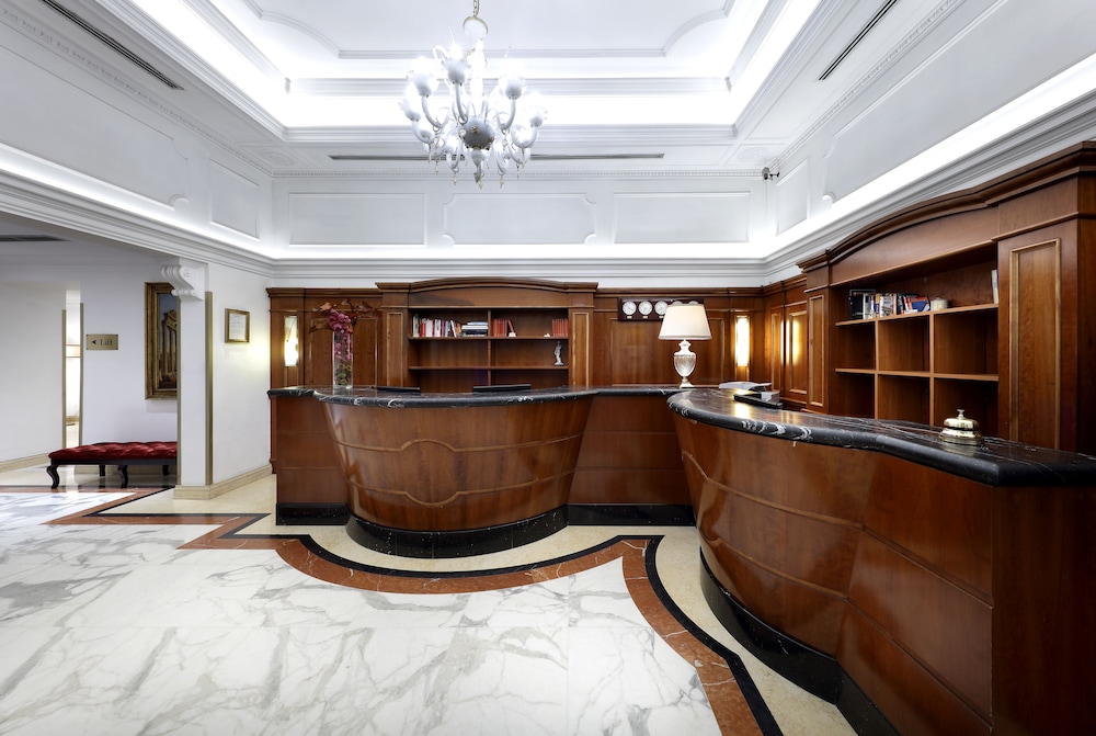 Exe International Palace — Hotel building in Rome, Lazio