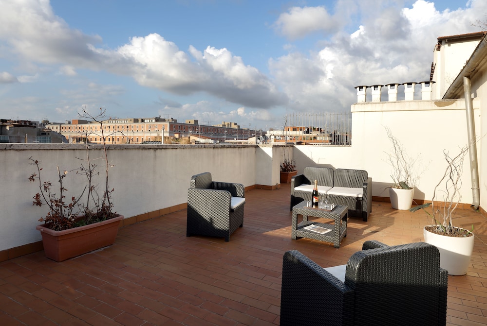 Exe International Palace — Hotel building in Rome, Lazio