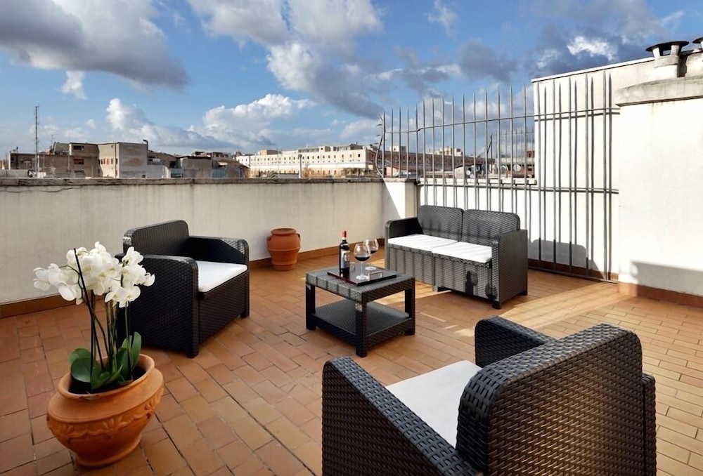 Exe International Palace — Hotel building in Rome, Lazio