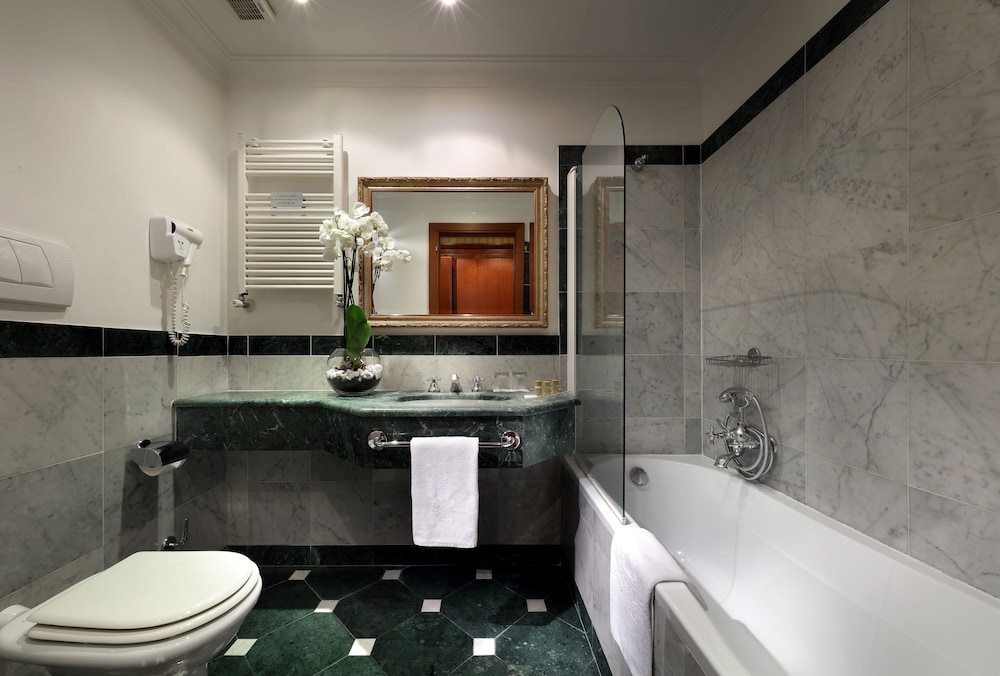 Exe International Palace — Hotel rooms in Rome, Lazio