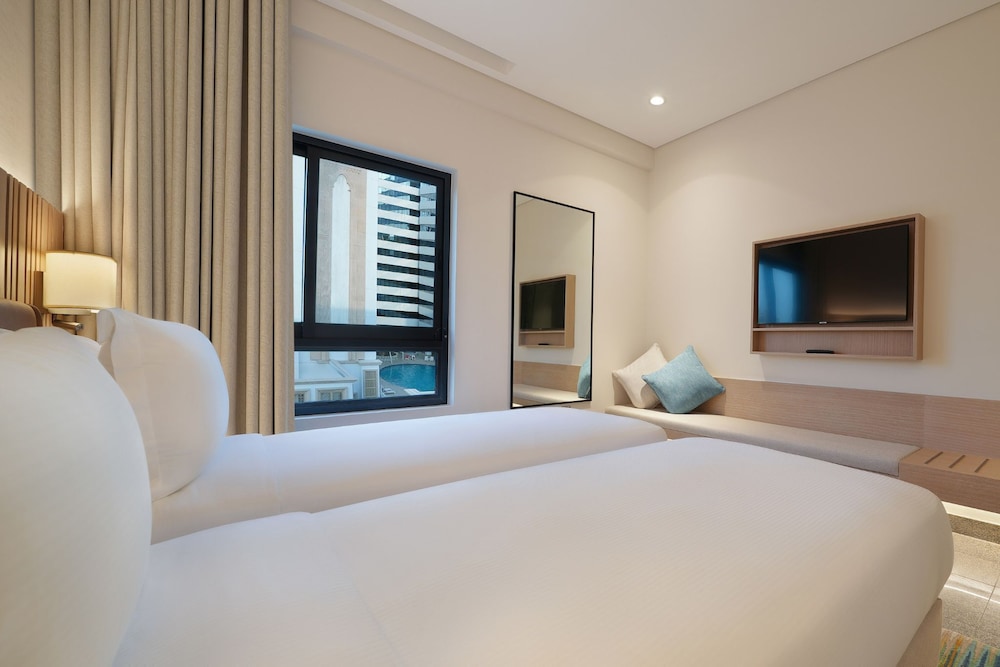 Arabian Park Dubai, an Edge by Rotana Hotel — Hotel rooms in Dubai