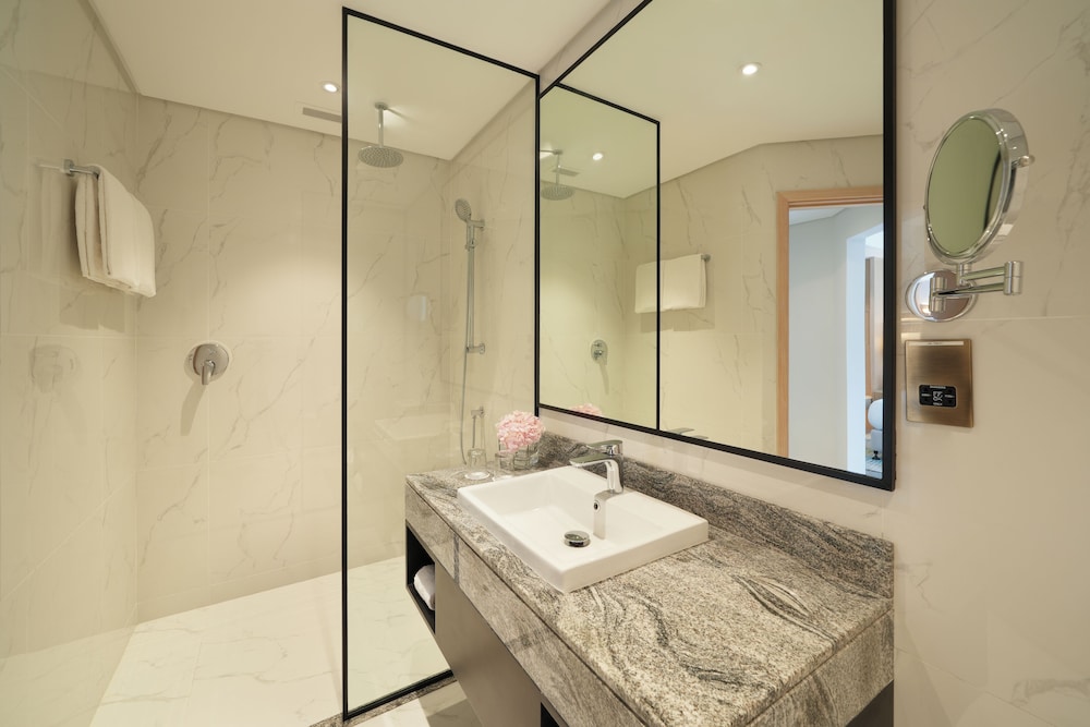 Arabian Park Dubai, an Edge by Rotana Hotel — Hotel rooms in Dubai