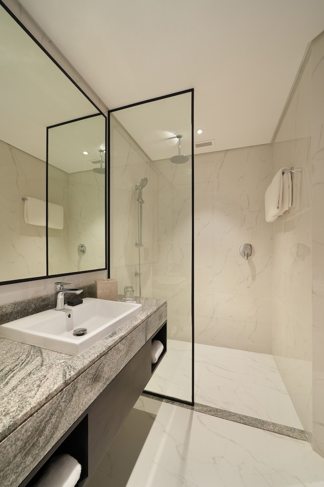 Arabian Park Dubai, an Edge by Rotana Hotel — Hotel rooms in Dubai