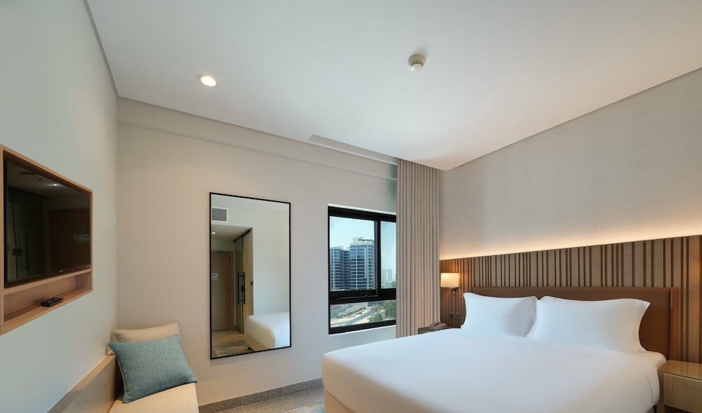 Arabian Park Dubai, an Edge by Rotana Hotel — Hotel rooms in Dubai