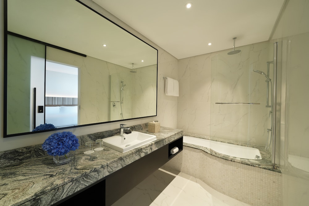 Arabian Park Dubai, an Edge by Rotana Hotel — Hotel rooms in Dubai
