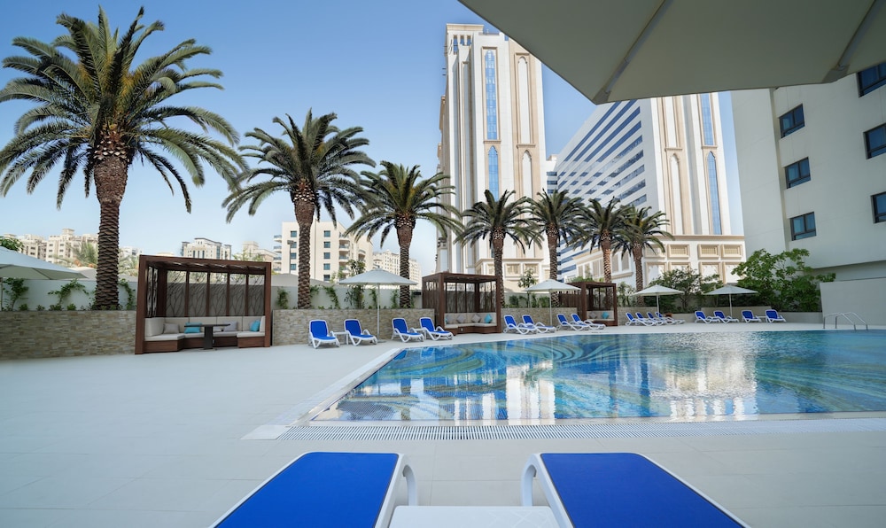 Arabian Park Dubai, an Edge by Rotana Hotel — Swimming pool in Dubai