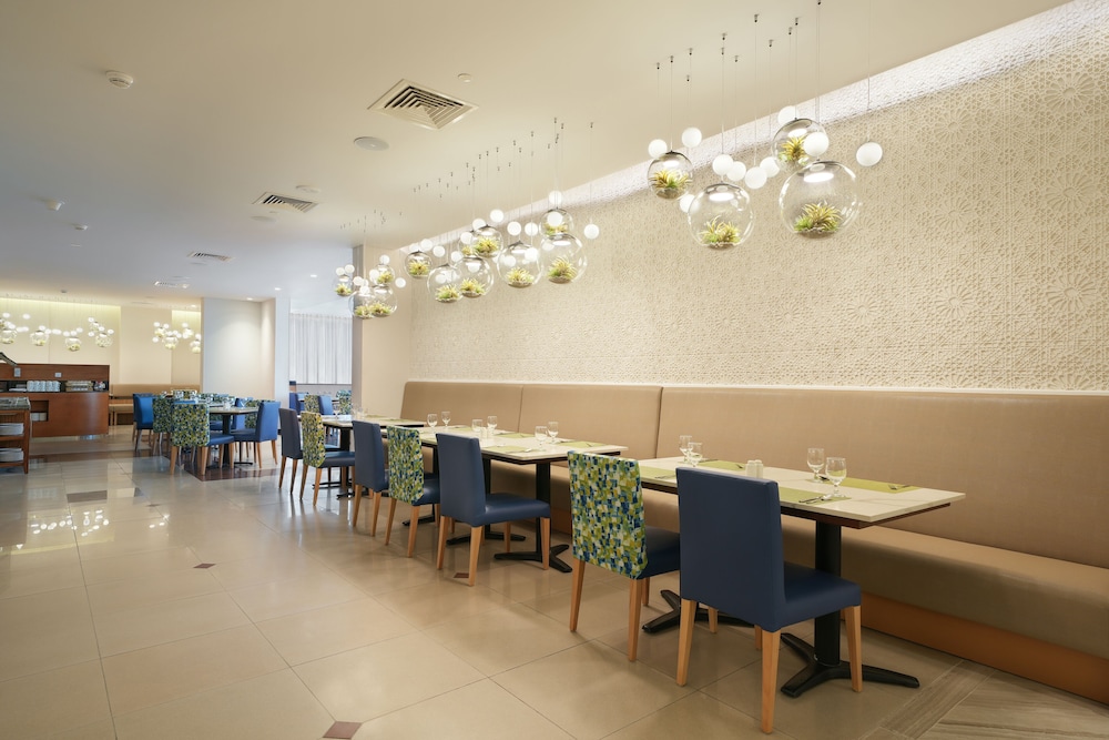 Arabian Park Dubai, an Edge by Rotana Hotel — Restaurant & bars in Dubai