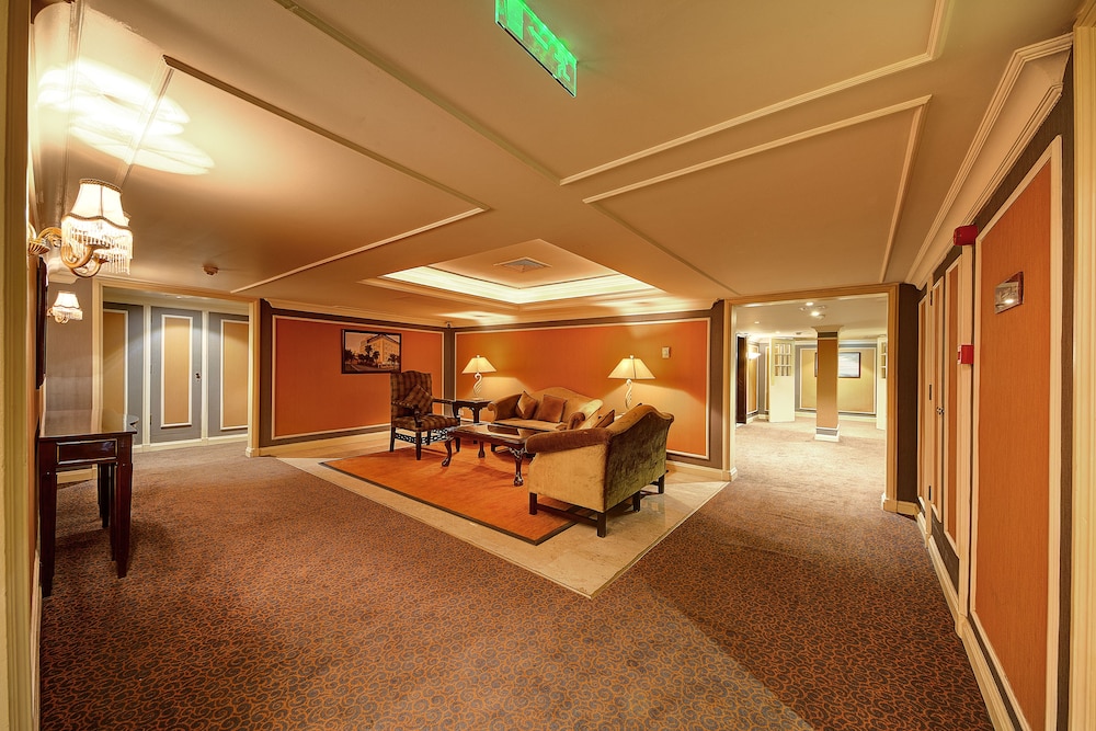 Ascot Hotel — Hotel building in Dubai