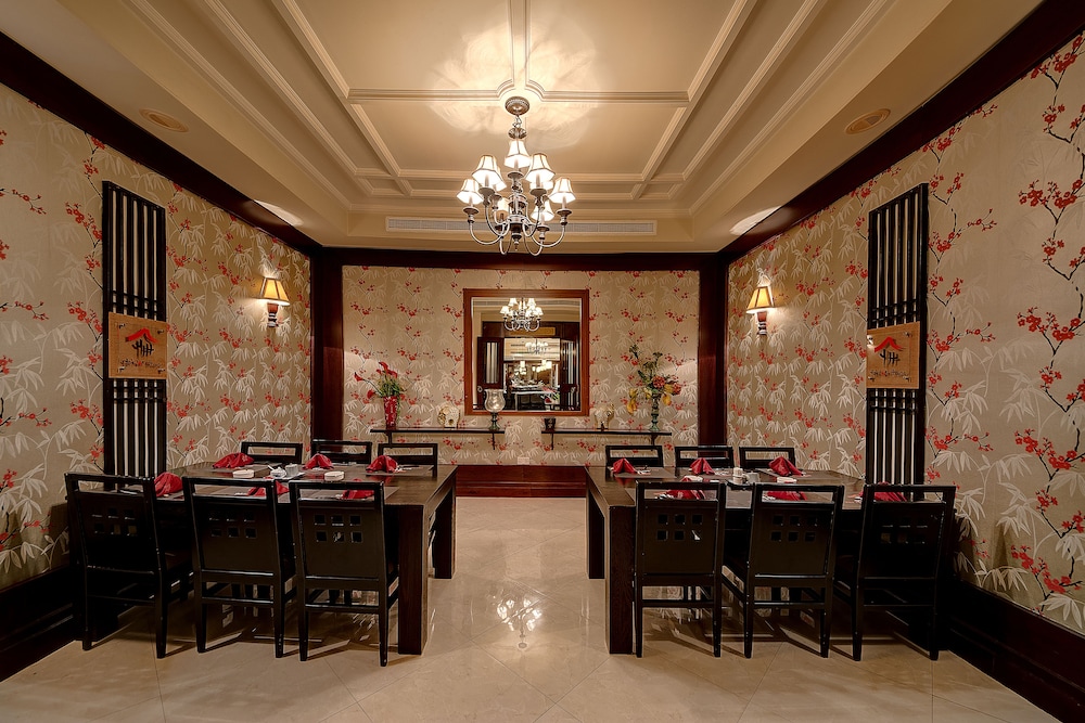 Ascot Hotel — Restaurant & bars in Dubai