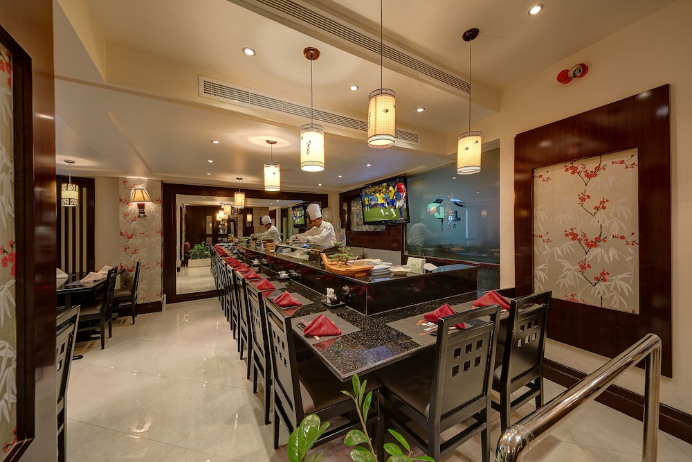 Ascot Hotel — Restaurant & bars in Dubai
