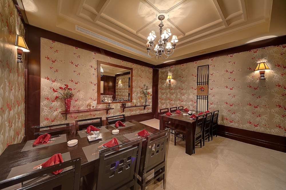 Ascot Hotel — Restaurant & bars in Dubai