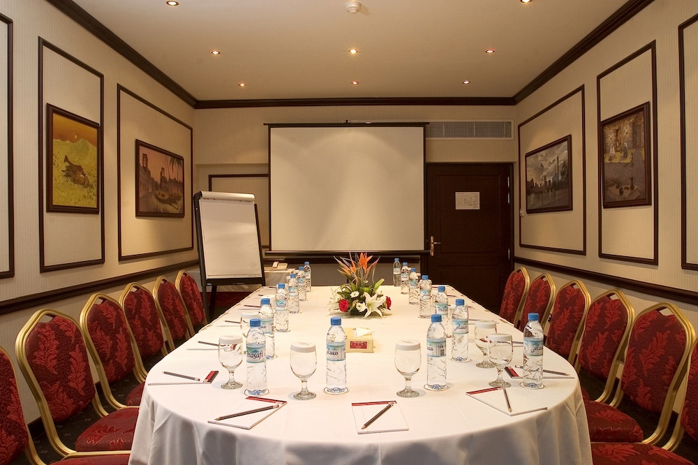 Ascot Hotel — Hotel building in Dubai