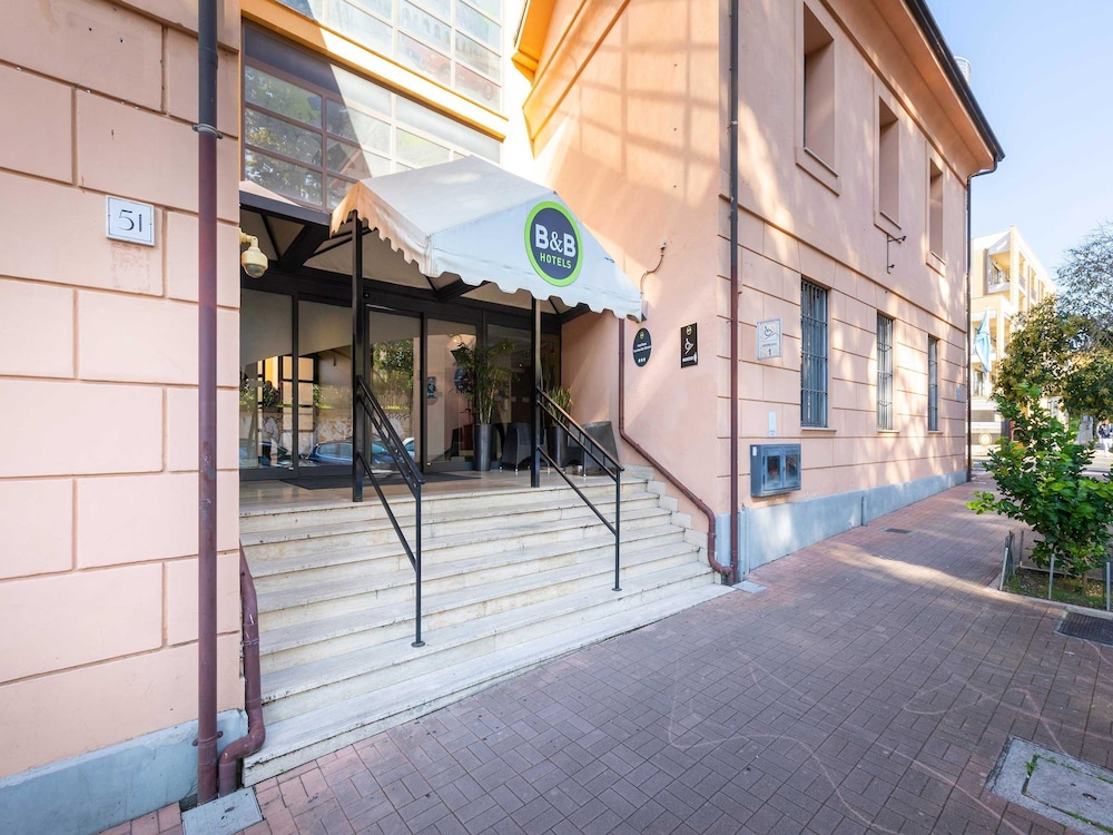 B&B Hotel Roma Tuscolana San Giovanni — Hotel building in Rome, Lazio
