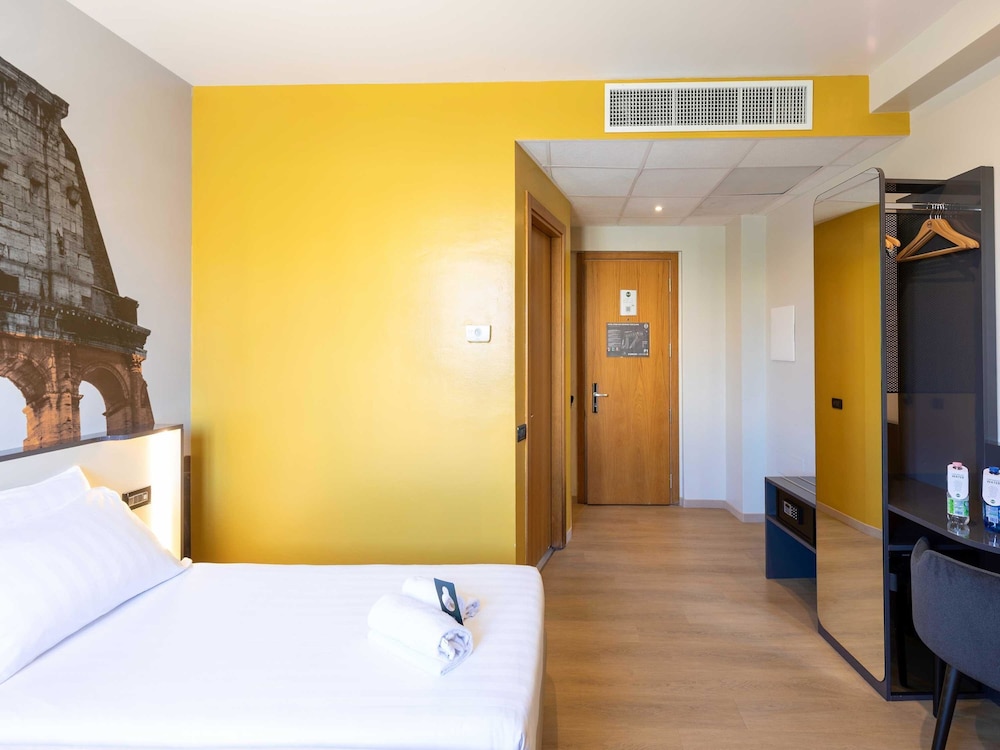 B&B Hotel Roma Tuscolana San Giovanni — Hotel rooms in Rome, Lazio
