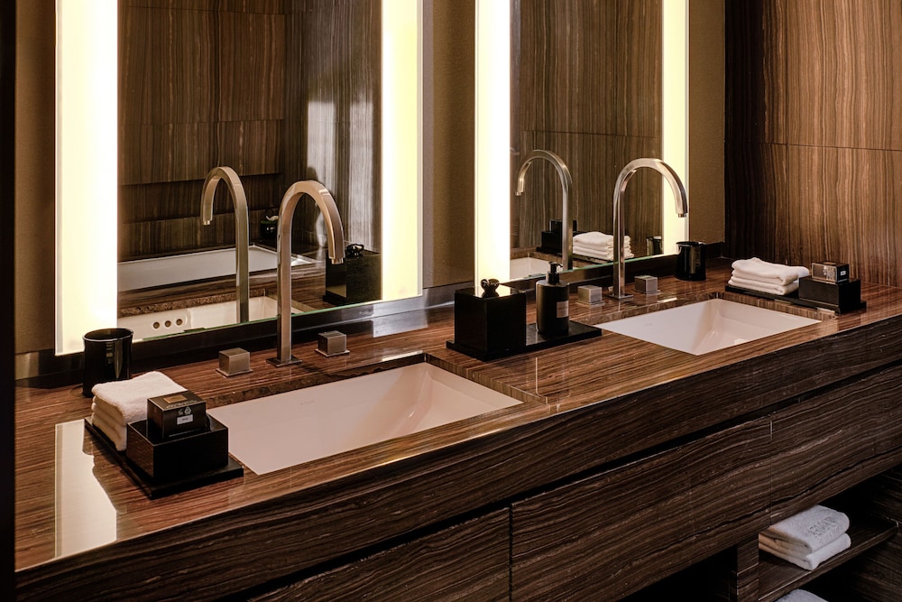 Armani Hotel Dubai, Burj Khalifa — Hotel rooms in Dubai