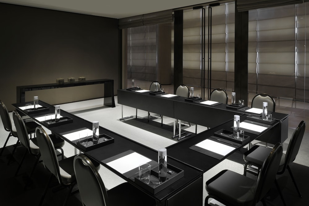 Armani Hotel Dubai, Burj Khalifa — Hotel rooms in Dubai