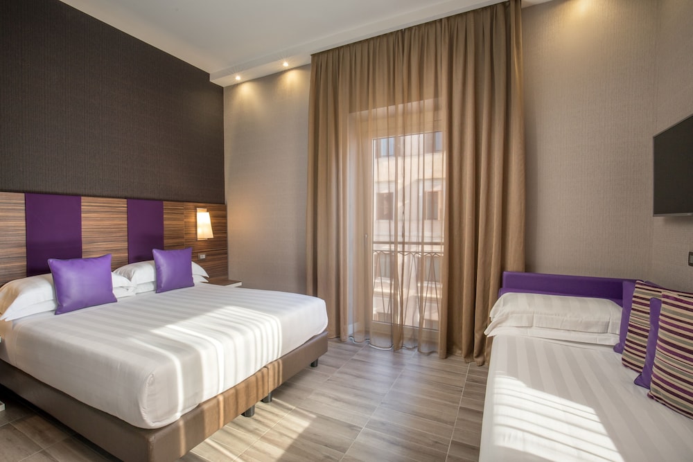The Republic Hotel — Hotel rooms in Rome, Lazio