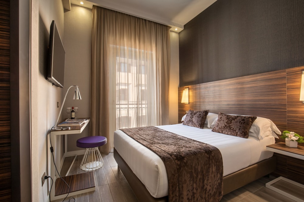 The Republic Hotel — Hotel rooms in Rome, Lazio