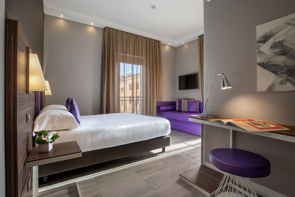 The Republic Hotel — Hotel rooms in Rome, Lazio