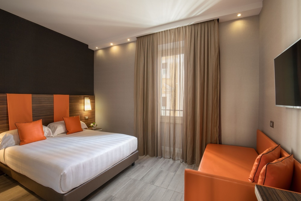 The Republic Hotel — Hotel rooms in Rome, Lazio