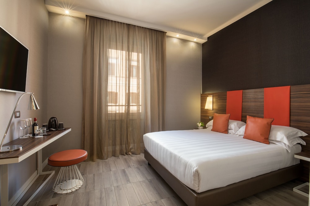 The Republic Hotel — Hotel rooms in Rome, Lazio