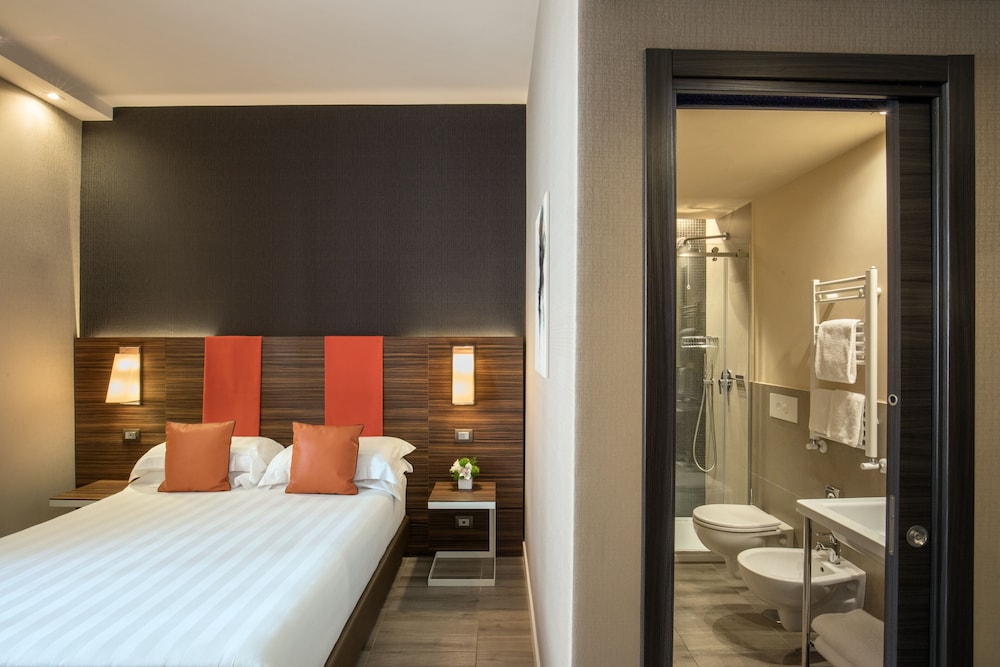 The Republic Hotel — Hotel rooms in Rome, Lazio