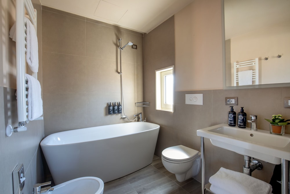 The Republic Hotel — Hotel rooms in Rome, Lazio