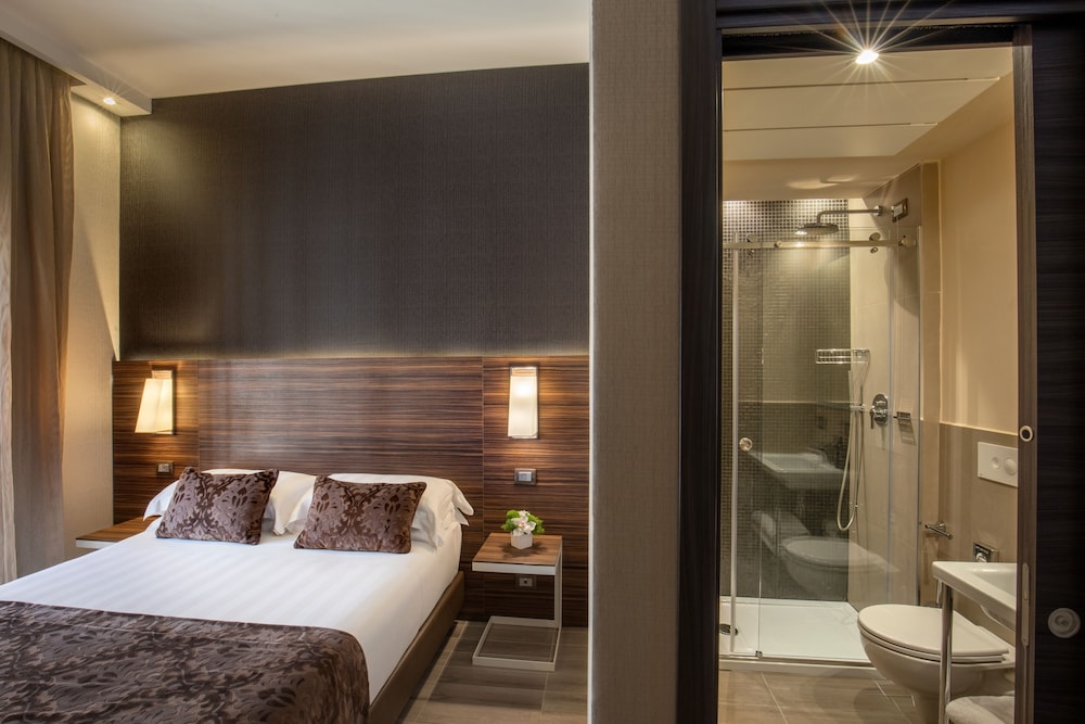 The Republic Hotel — Hotel rooms in Rome, Lazio