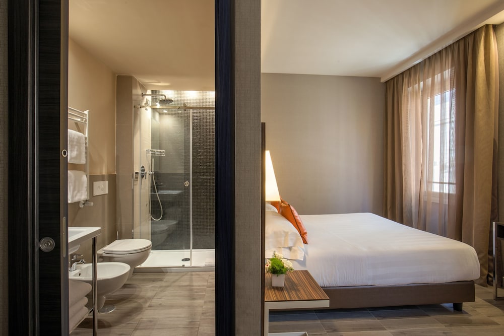 The Republic Hotel — Hotel rooms in Rome, Lazio