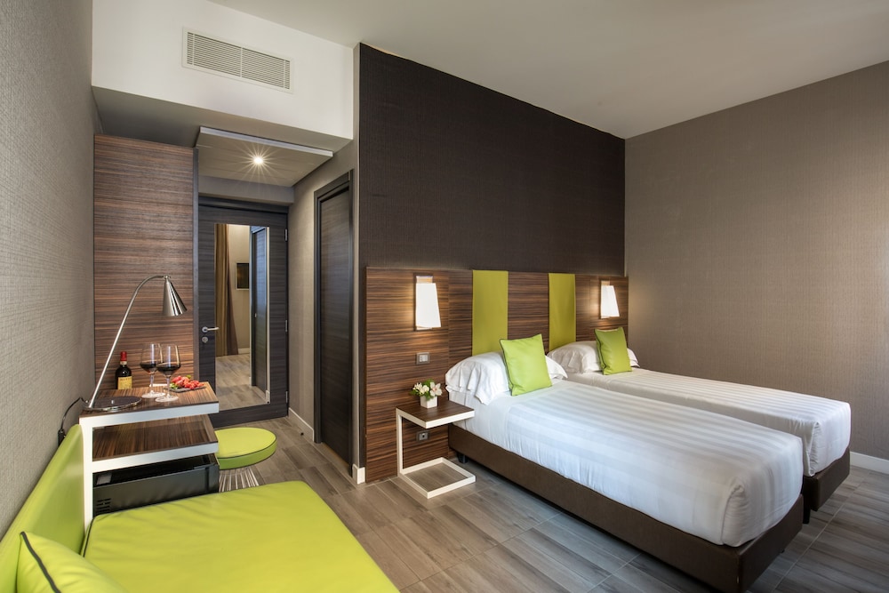 The Republic Hotel — Hotel rooms in Rome, Lazio