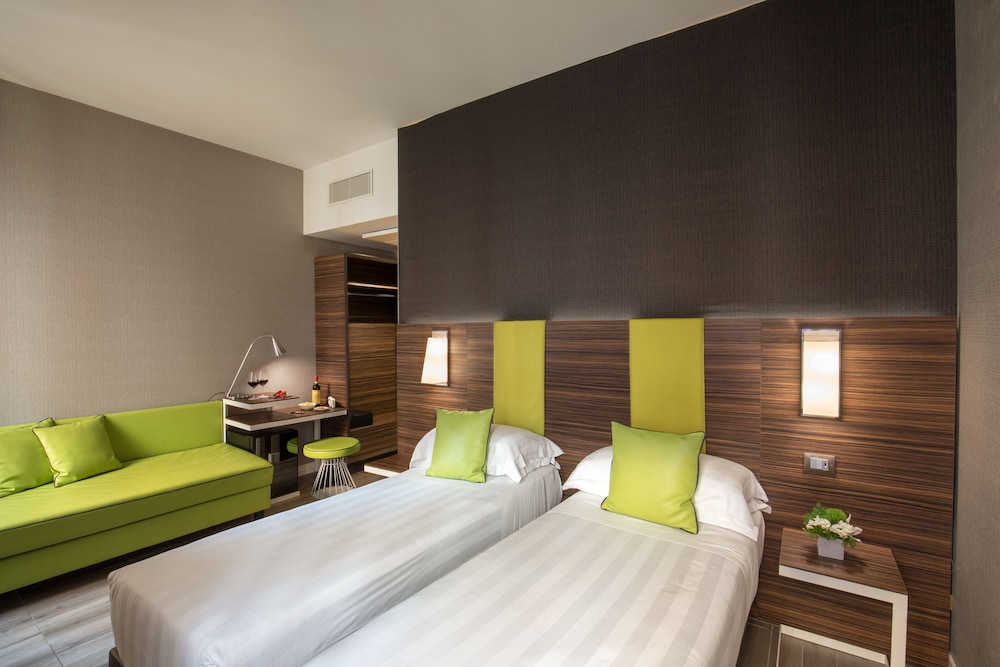 The Republic Hotel — Hotel rooms in Rome, Lazio