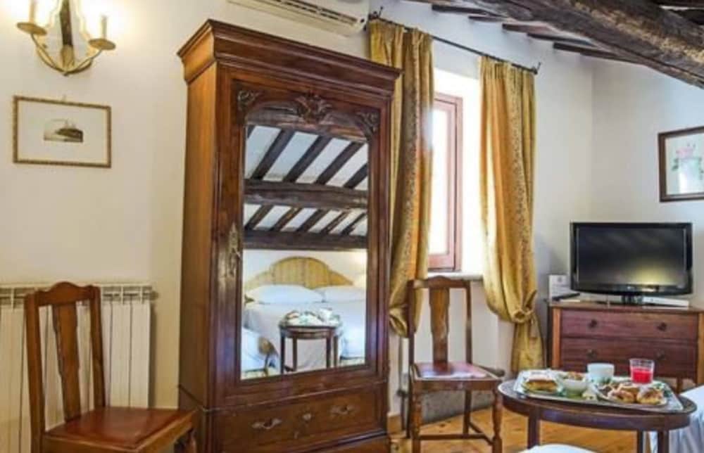 Hotel Fontana — Hotel rooms in Rome, Lazio