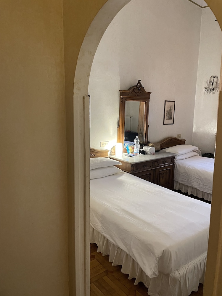 Hotel Fontana — Hotel rooms in Rome, Lazio