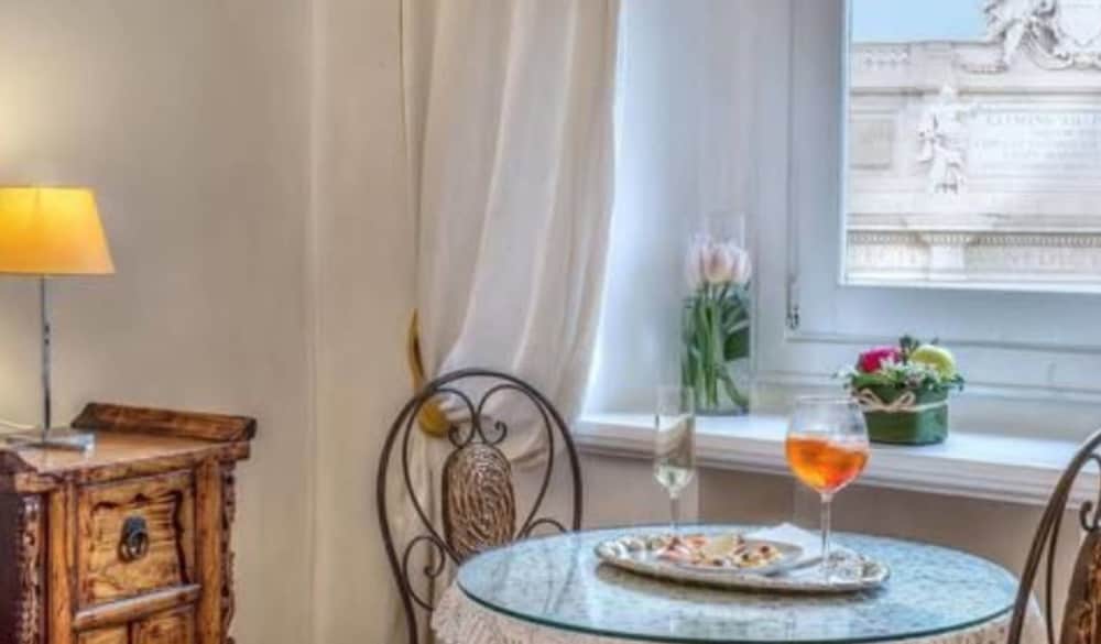 Hotel Fontana — Hotel rooms in Rome, Lazio