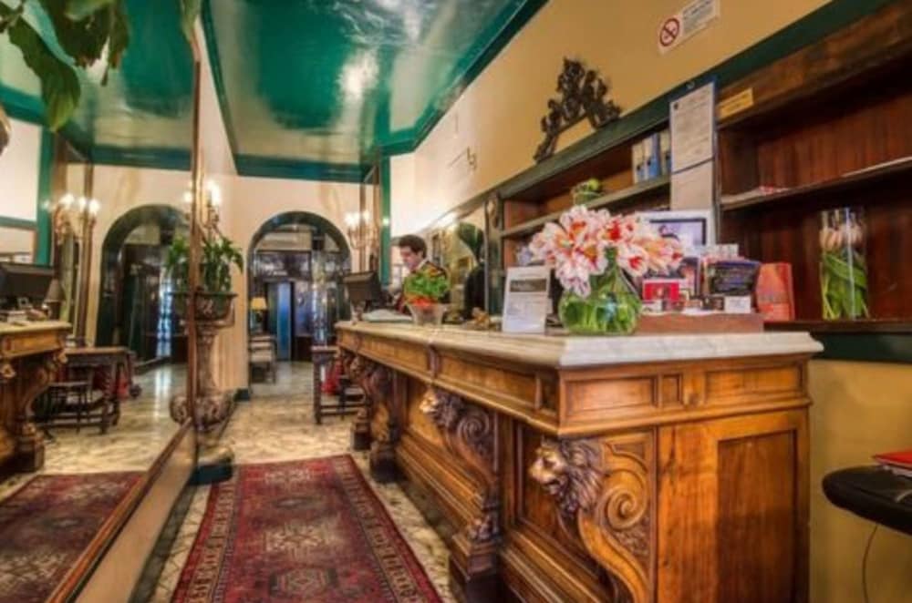 Hotel Fontana — Hotel building in Rome, Lazio
