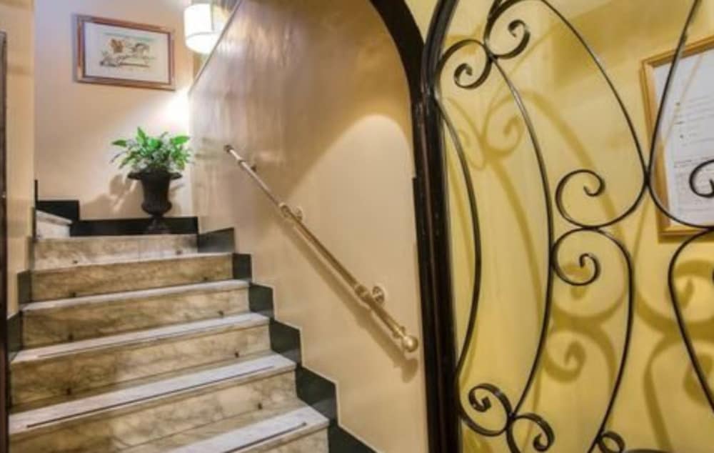 Hotel Fontana — Hotel building in Rome, Lazio