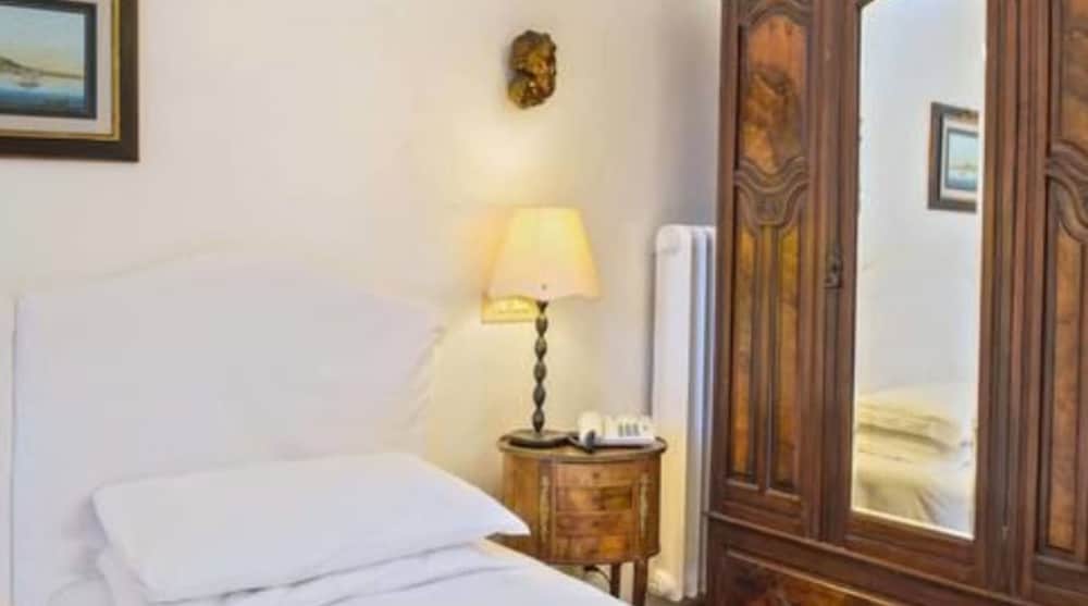 Hotel Fontana — Hotel rooms in Rome, Lazio