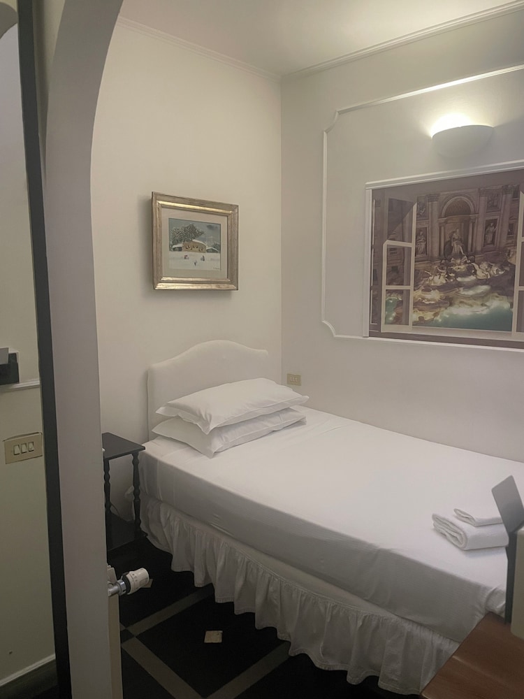 Hotel Fontana — Hotel rooms in Rome, Lazio