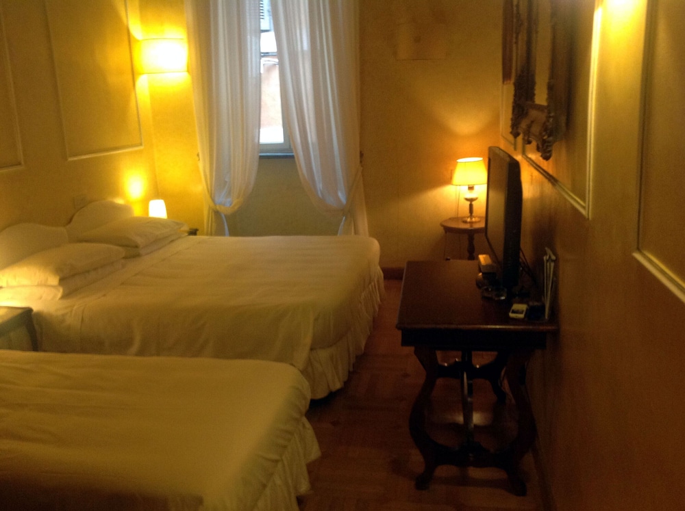 Hotel Fontana — Hotel rooms in Rome, Lazio