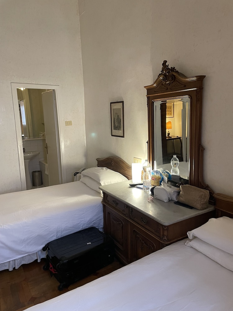 Hotel Fontana — Hotel rooms in Rome, Lazio