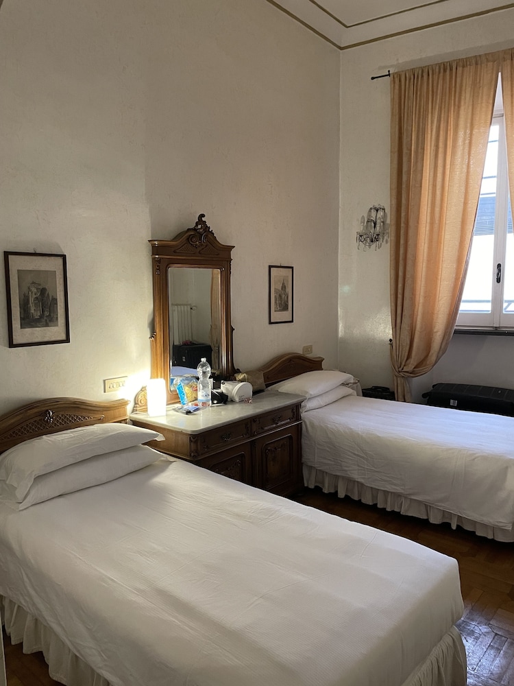 Hotel Fontana — Hotel rooms in Rome, Lazio